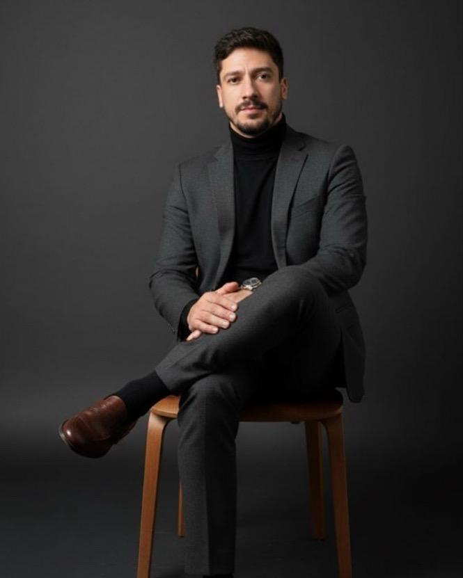 Foto de corpo inteiro de Ermilo Bettio Junior